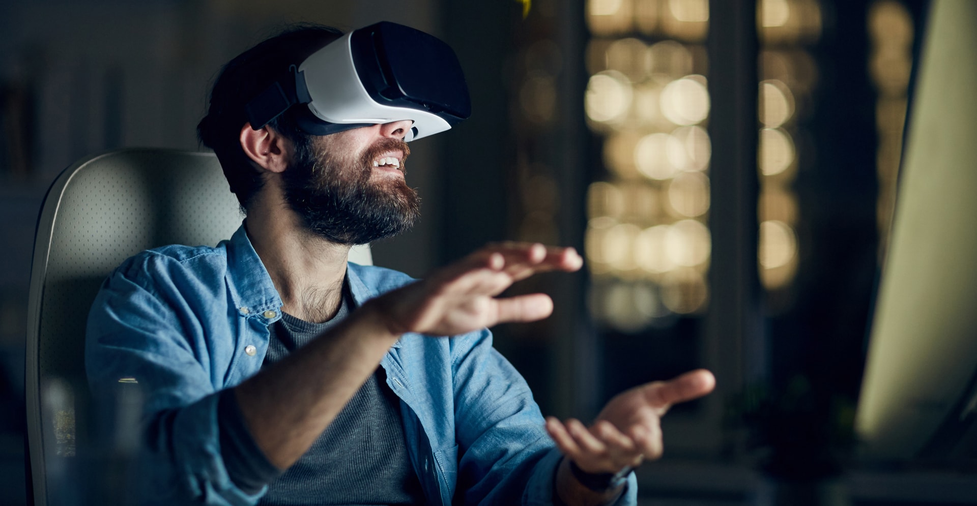 A man in a VR headset