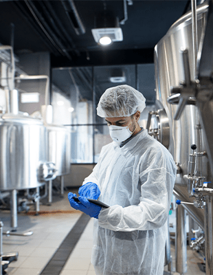 Decarbonisatie in de voedingsmiddelenindustrie Productieplant voor voedingsmidddelen. Arcadis en decarbonisatie in de voedingsmiddelenindustrie