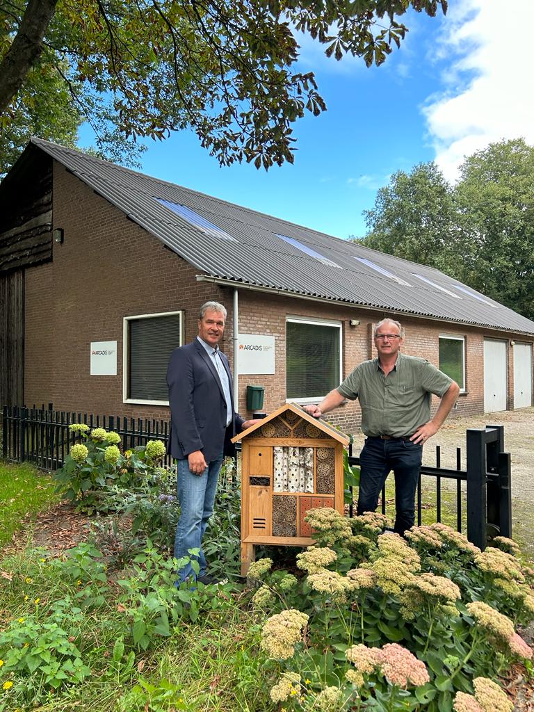 Rentmeester Kees Muijs (links) en Tonni van der Pas bedrijfsleider van het landbouwbedrijf Tilburg