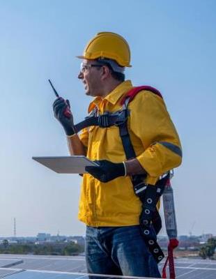 Ingenieur werkt aan energietransitie Ingenieur werkt aan energietransitie