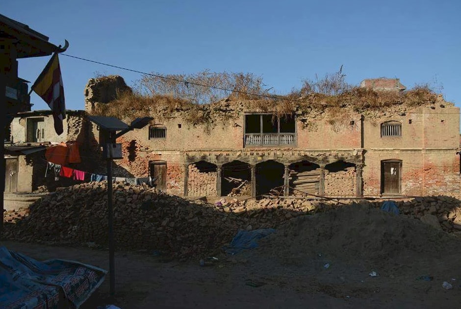 Hulp met wederopbouw na de aardbeving in Nepal