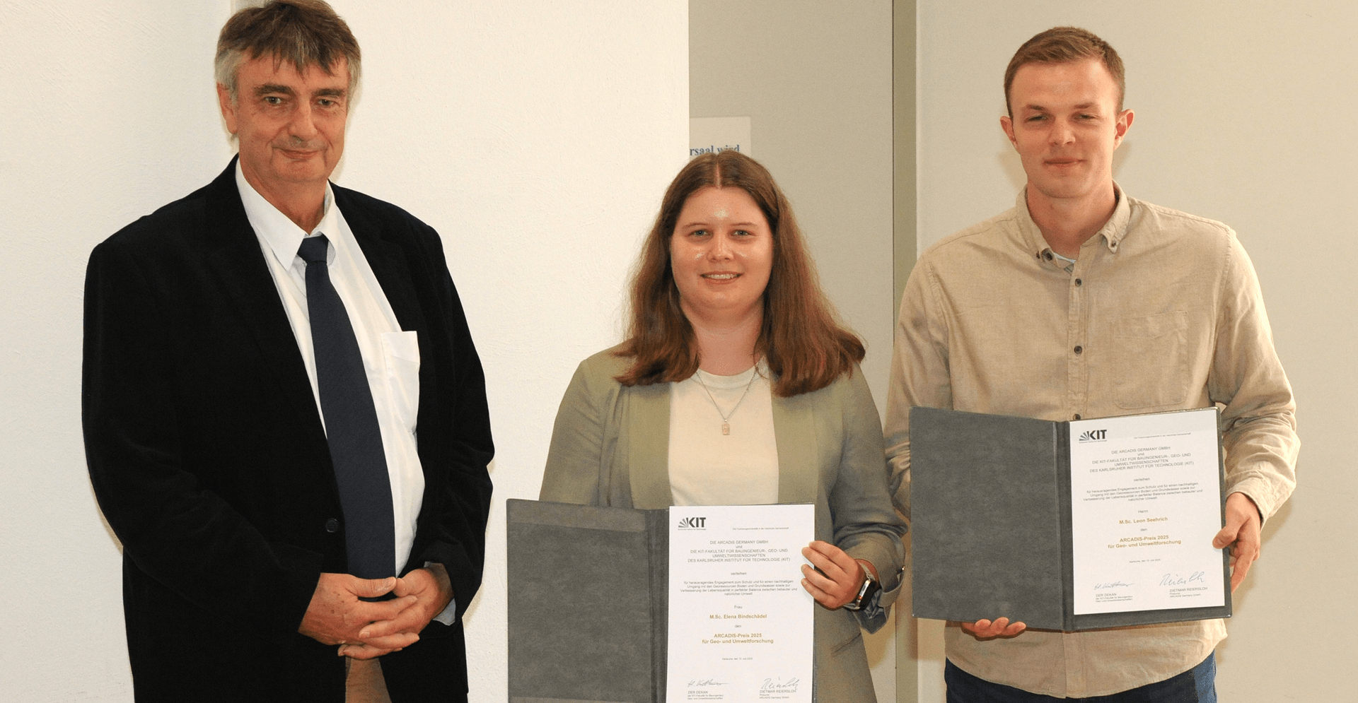 vizualisation of the 2 award winners next to Dietmar Reiersloh