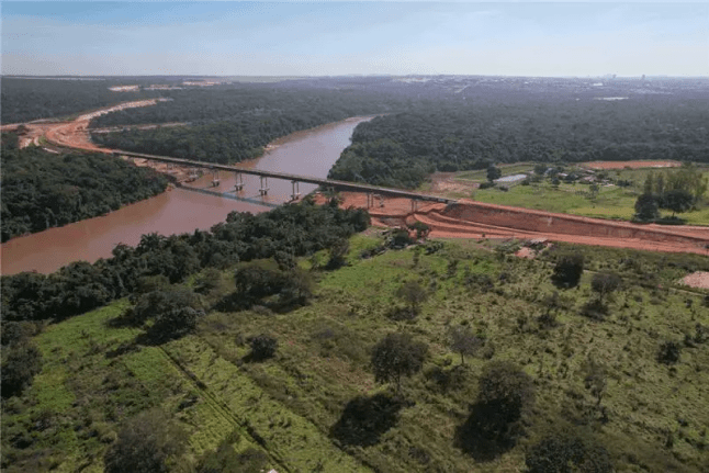 This image shows the Rio Vermelho Railway Bridge located in Rondonópolis, Mato Grosso, Brazil.
