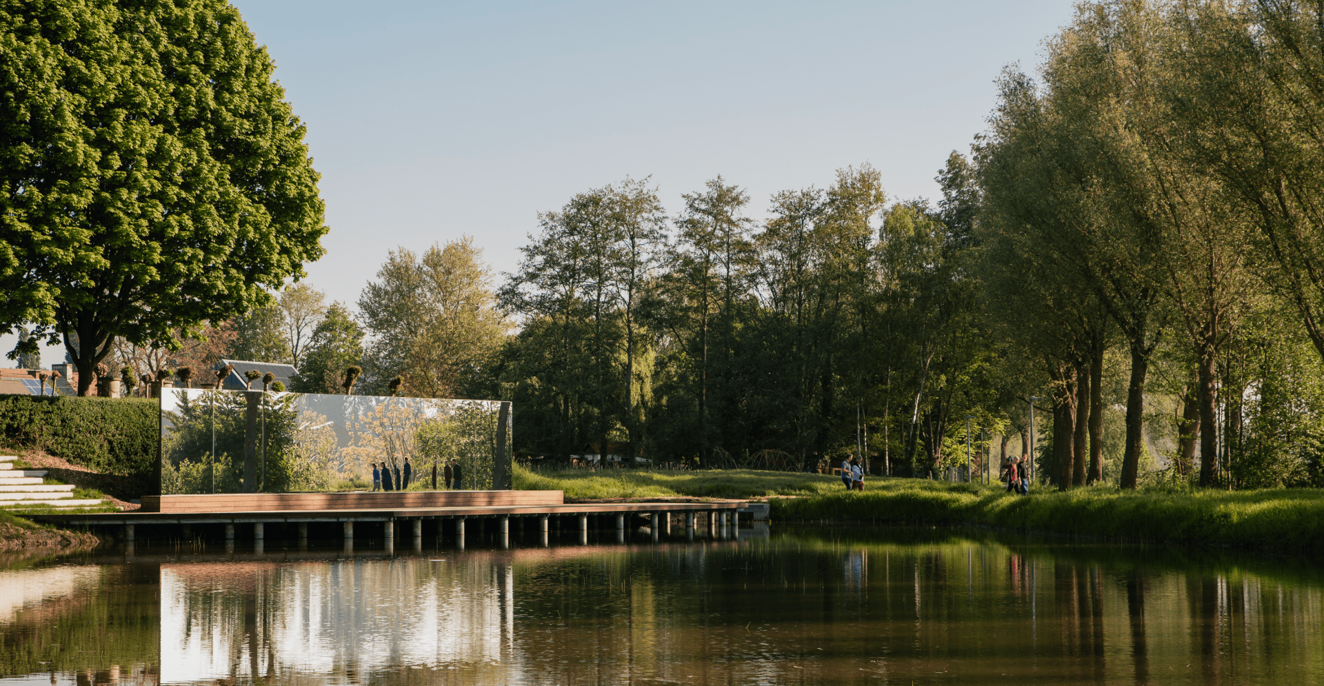 Bissegem Plage à Courtrai, une oasis de verdure avec une impressionnante œuvre d’art miroir