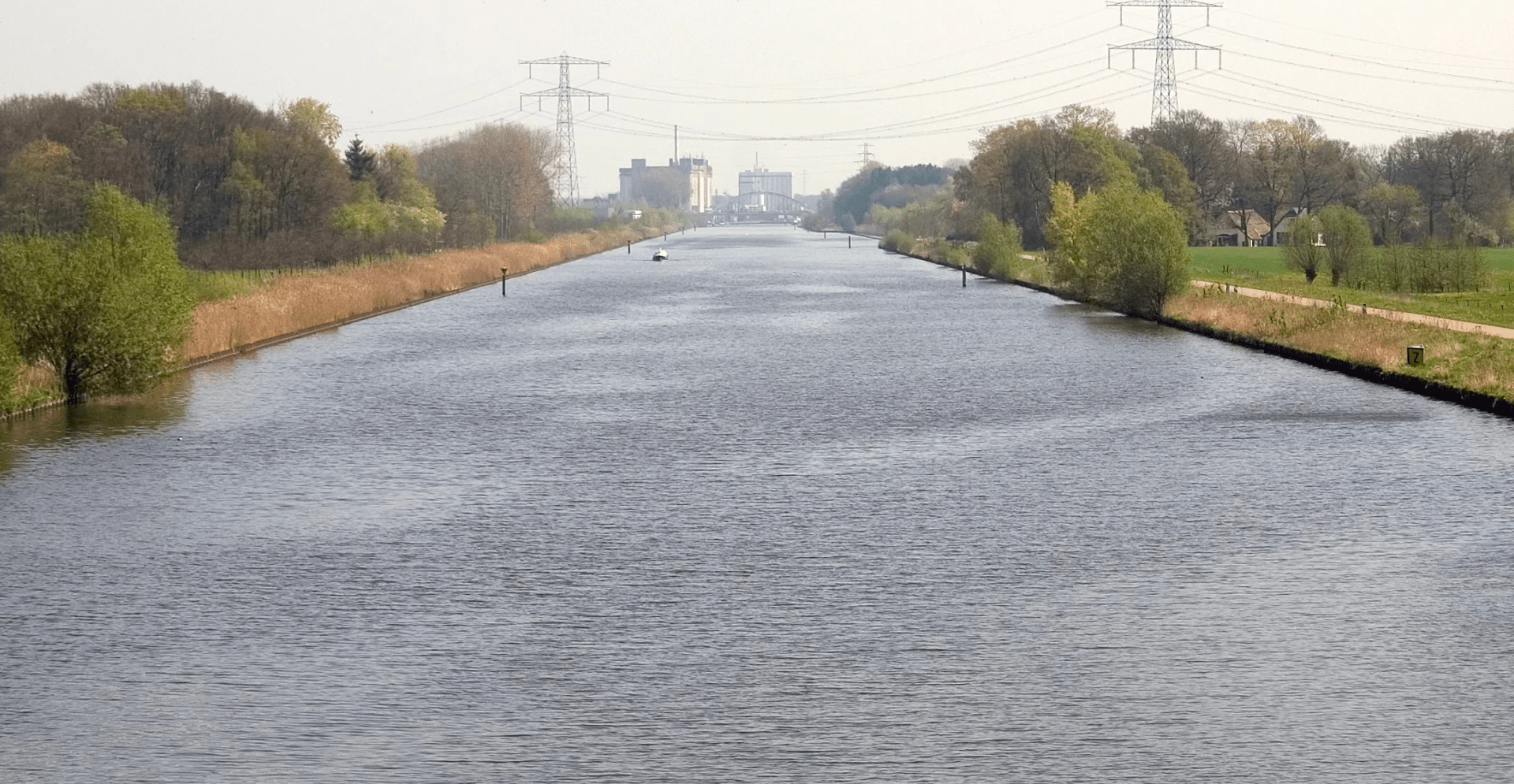 Een van de bruggen over de Vlaamse waterwegen