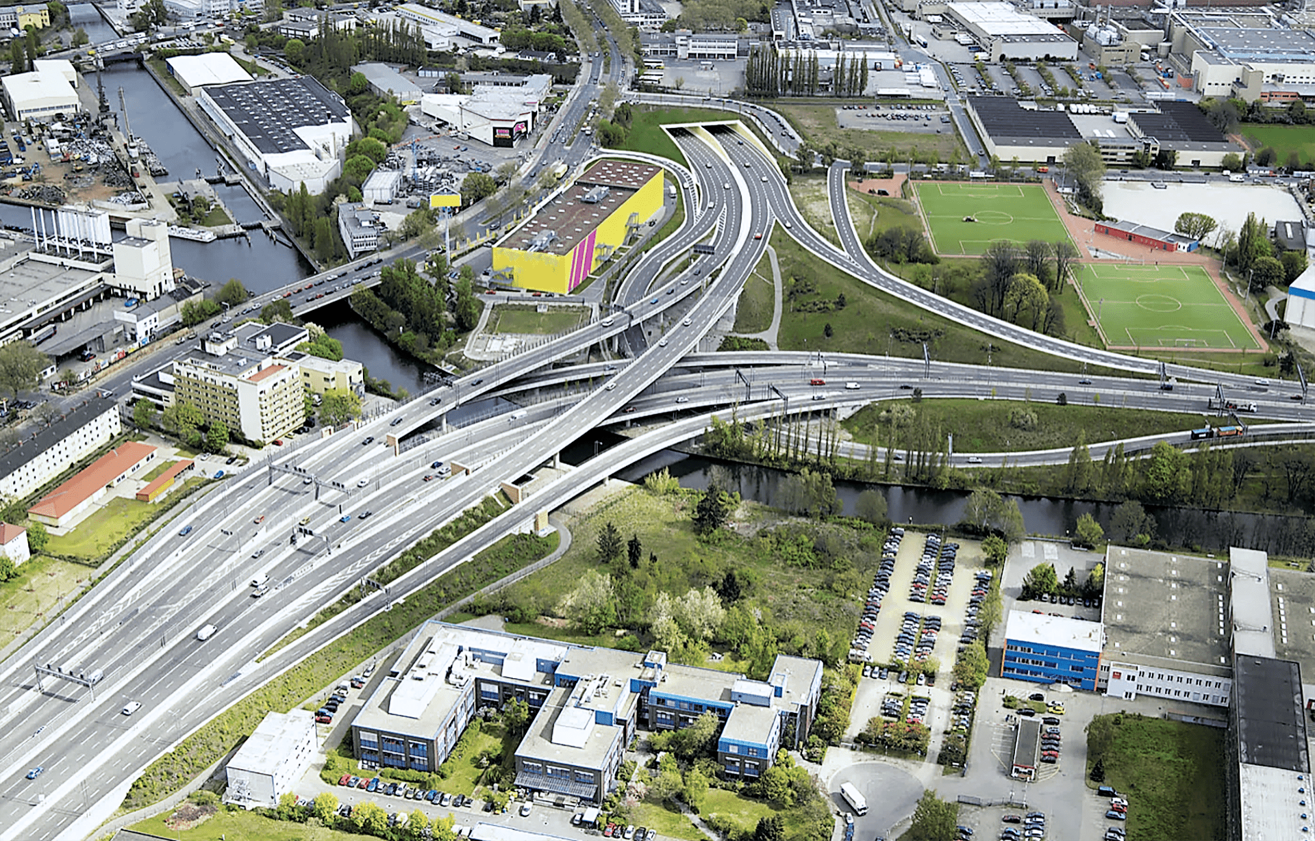 Bundesautobahn A 100 aus der Vogelperspektive