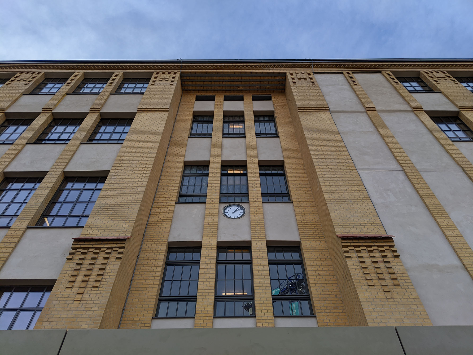 Fassade des Techspace Eiswerk