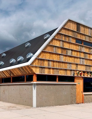 Kringloopwinkel Houten Portrait